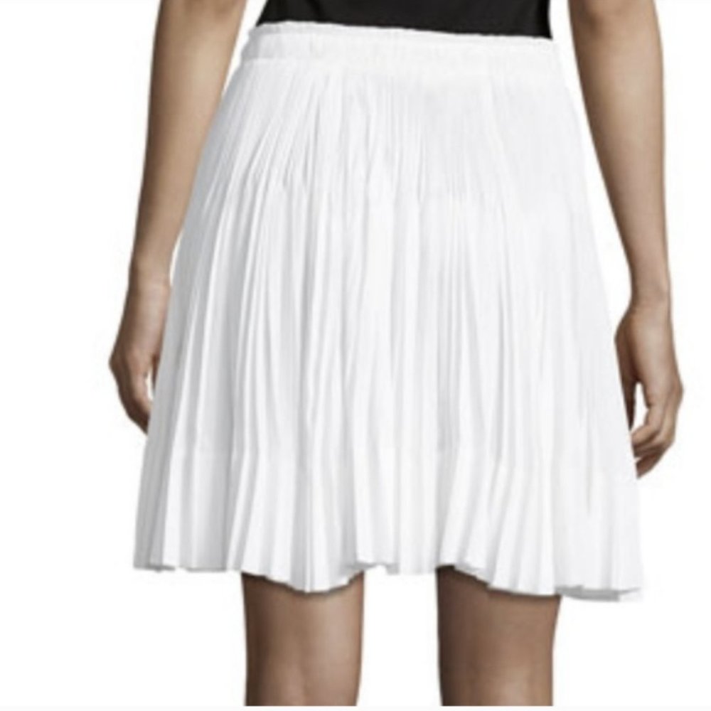Vince white pleated mini skirt in size small